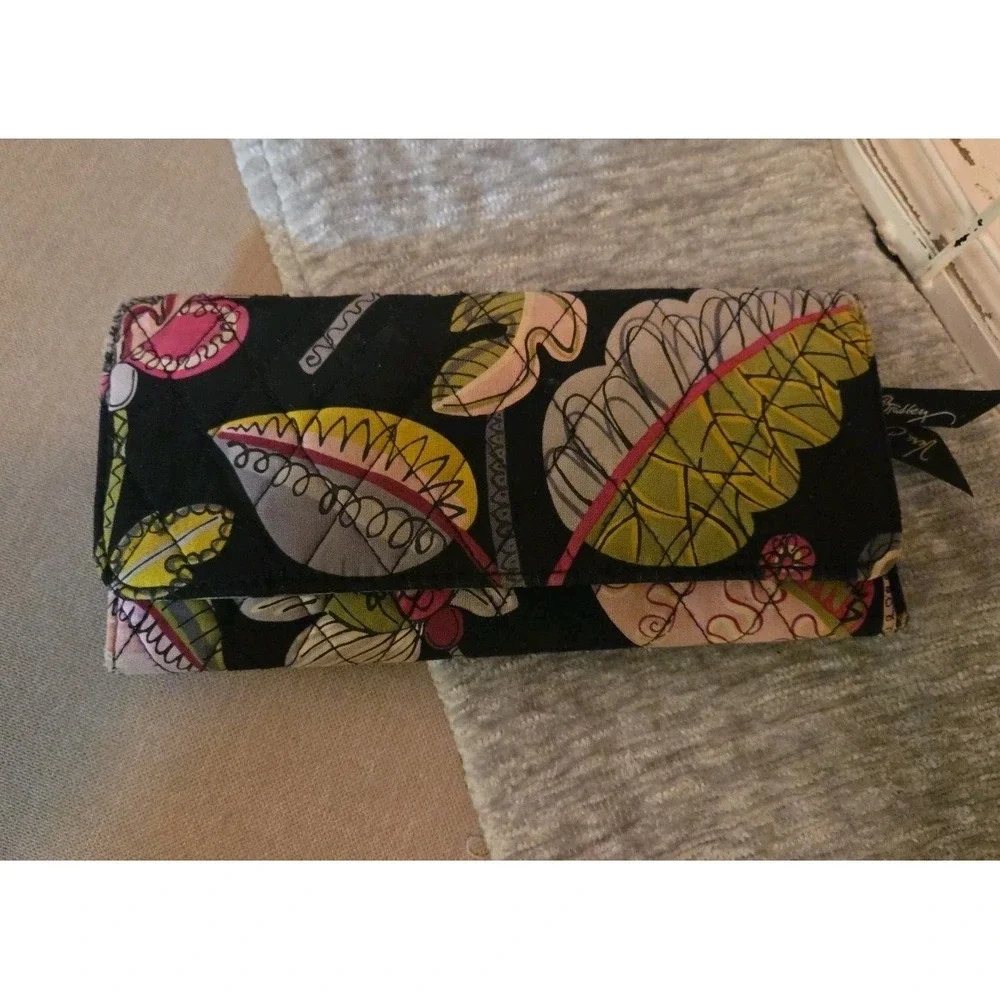 Vera Bradley Moon Blooms Tri-Fold Wallet Magnetic Credit Card ID slots - Picture 7 of 8